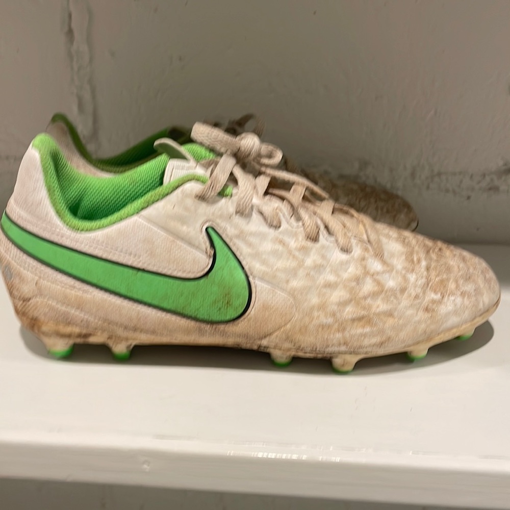 Nike Tiempo cleats youth 4.5 (big kid)